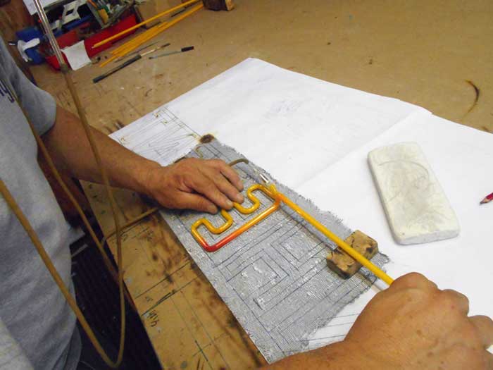 Изготовление неоновой вывески по шаблону мастером стеклодувом-неонщиком