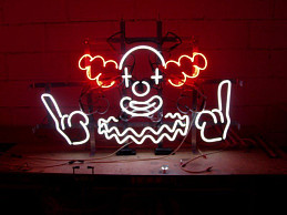 Неоновая вывеска для бара "Клоун"