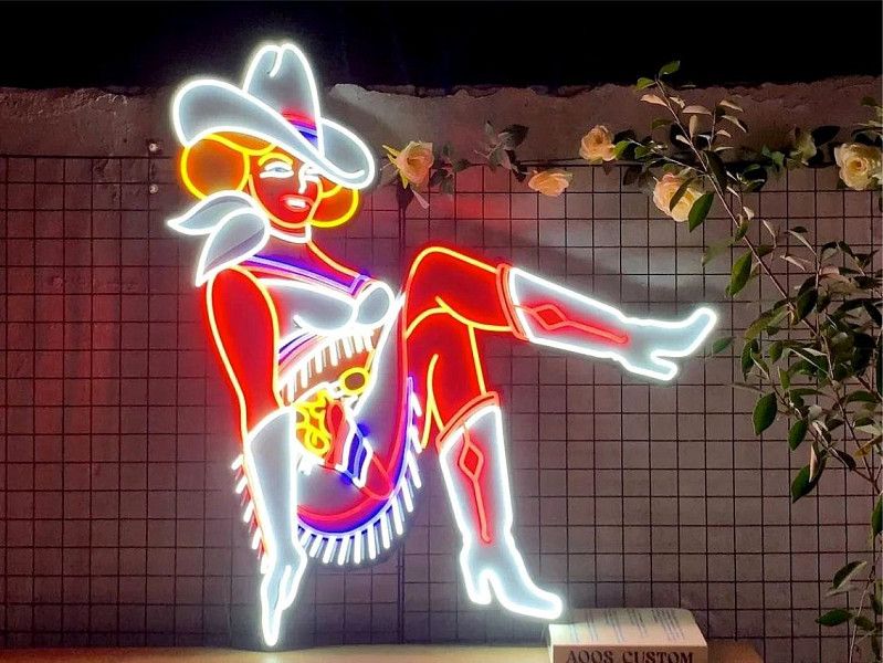 Неоновый светильник из гибкого неона девушка