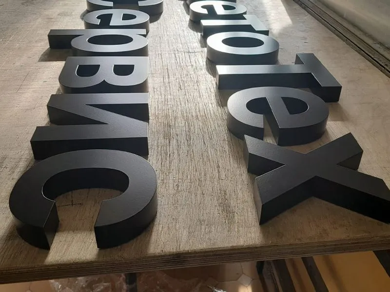 Объемные буквы из нержавеющей стали